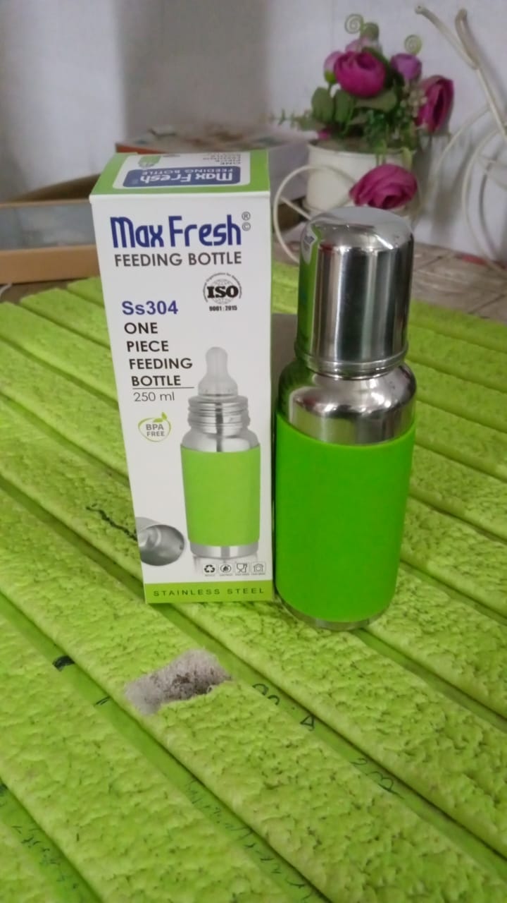 Stainless Steel Baby Feeding Bottle, Milk Feeding Bottle With Silicove Grip Cover (250 ML) Stainless Steel Baby Feeding Bottle, Milk Feeding Bottle With Silicove Grip Cover (250 ML)
